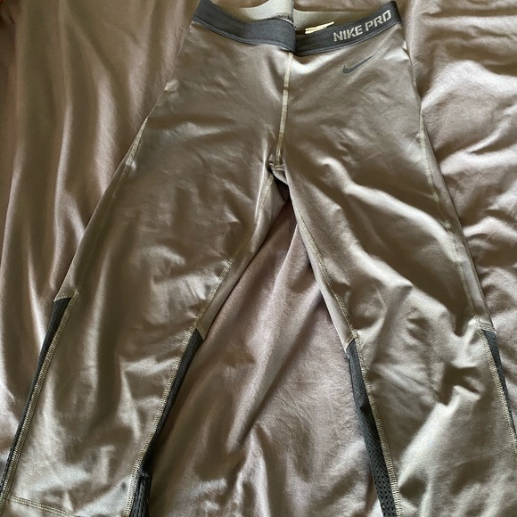 Nike crops - Picture 2 of 3